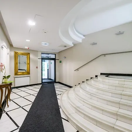 P&O Serviced Apartments Sienna Exclusive ワルシャワ
