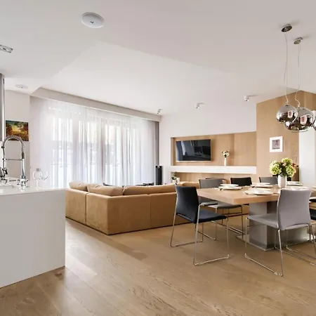 アパート P&O Serviced Apartments Sienna Exclusive ワルシャワ